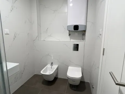 Izdavanje, dvosoban stan, 71m², Bečići, Budva - image 10