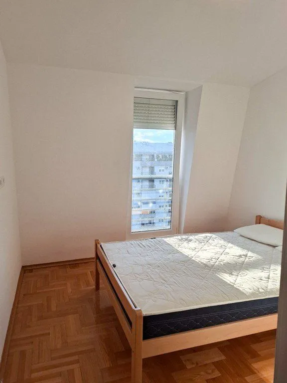 Izdavanje, dvosoban stan, 64m², Stari Aerodrom, Podgorica