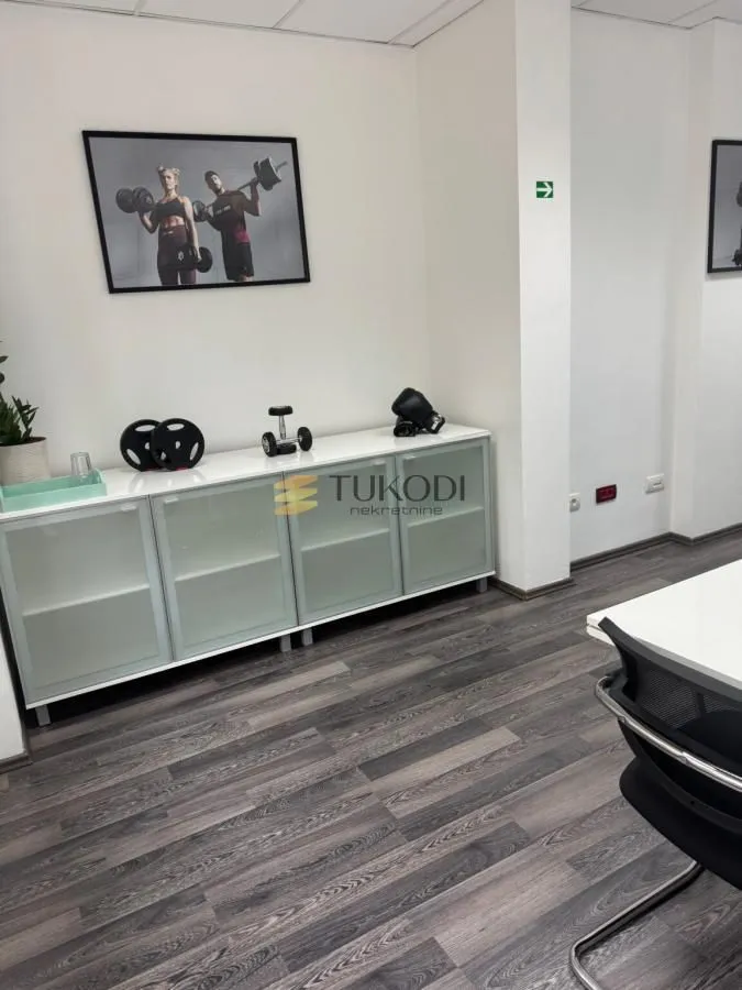 Rent, office space, 780m², Novo naselje, Novi Sad