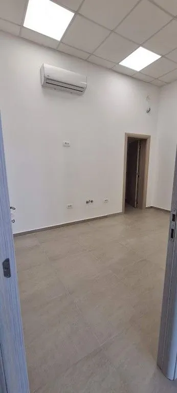 Rent, office space, 120m², Blok 6, Podgorica