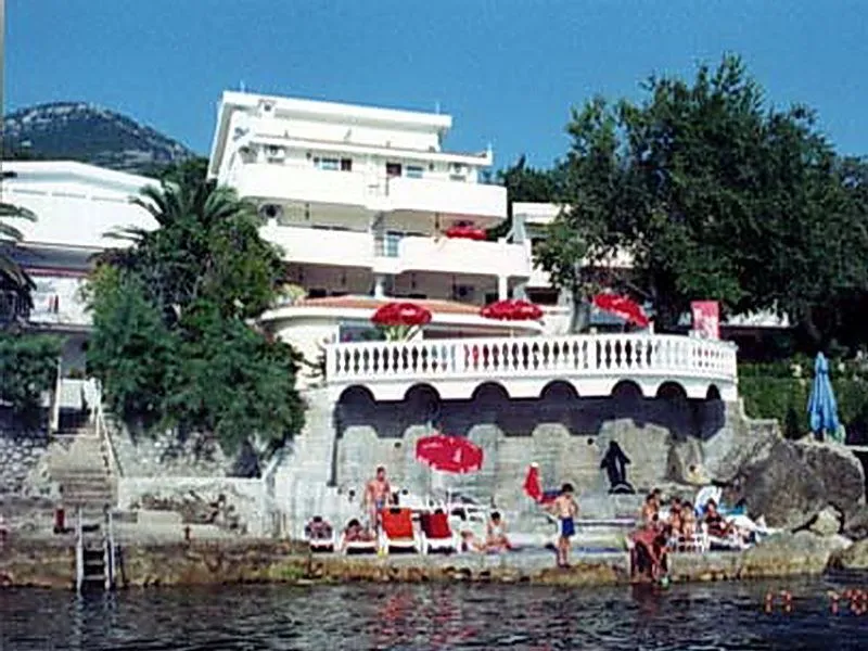Prodaja, ugostiteljski objekat, 715m², Sutomore, Bar