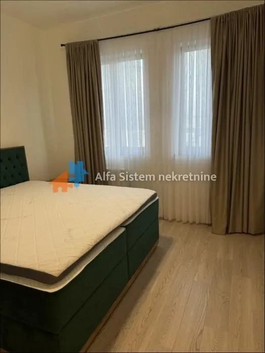Izdavanje, četvorosoban stan, 110m², Savski Venac, Beograd