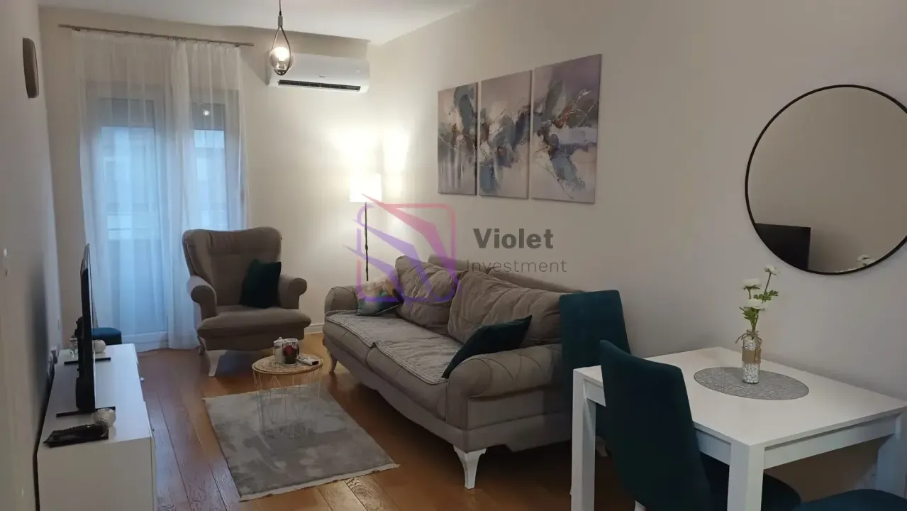 Izdavanje, jednosoban stan, 40m², Central Point, Podgorica