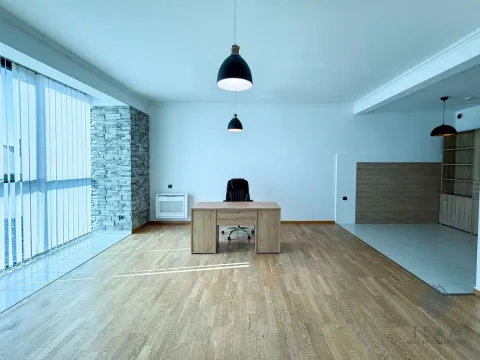 Izdavanje, poslovni prostor, 90m², Centar, Podgorica - image 2