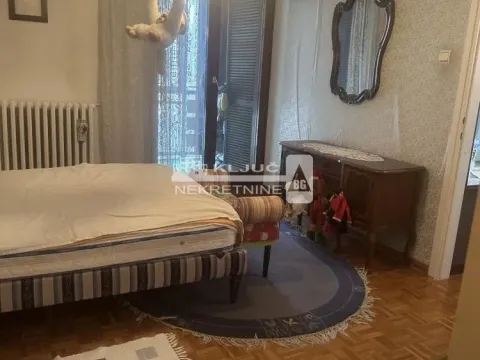 Izdavanje, trosoban stan, 90m², Kalenić Pijaca, Vračar Sve Podlokacije - image 9