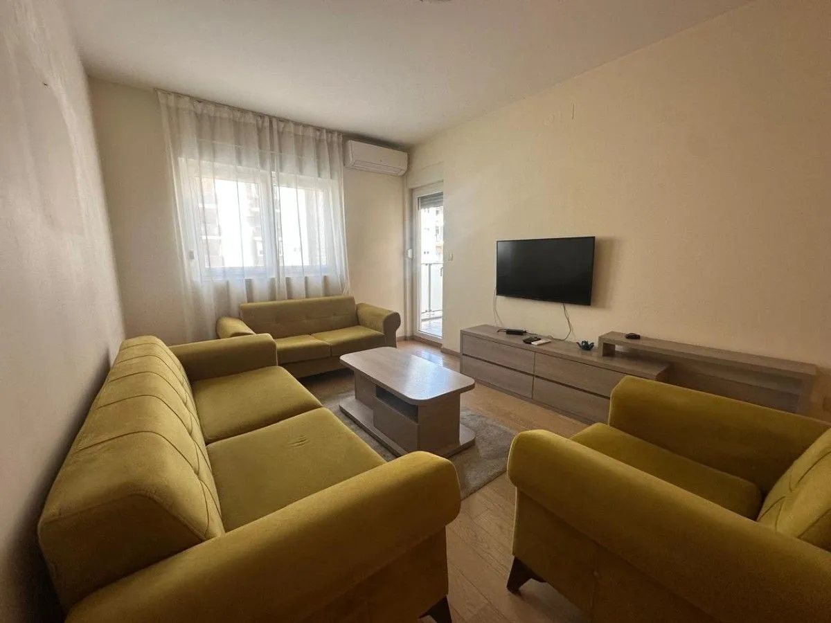 Izdavanje, dvosoban stan, 74m², City Kvart, Podgorica