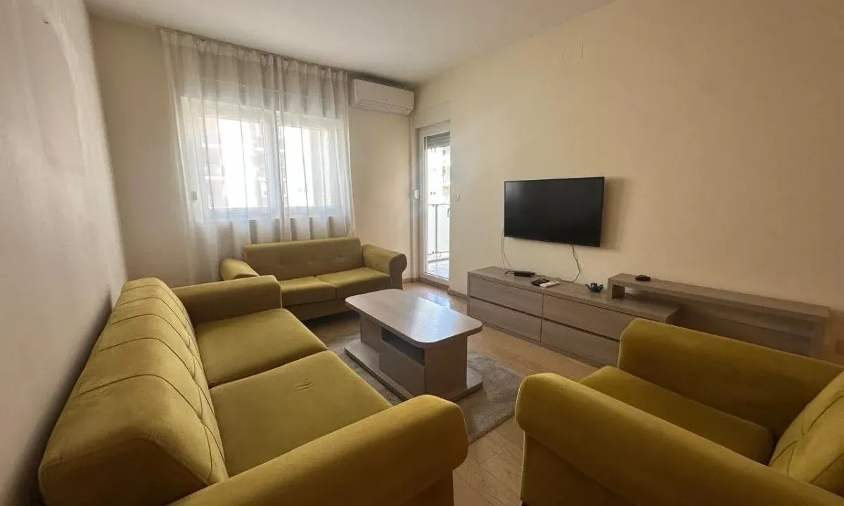 Izdavanje, dvosoban stan, 74m², City Kvart, Podgorica