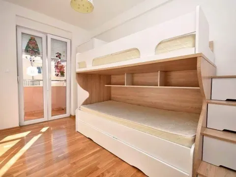 Izdavanje, dvosoban stan, 55m², Igalo, Herceg Novi - image 13