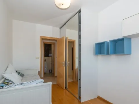 Rent, one bedroom apartment, 101m², Preko Morače, Podgorica - image 8