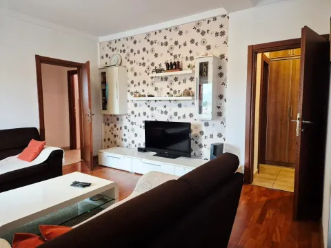 Prodaja, dvosoban stan, 64m², Stari Aerodrom, Podgorica - image 1