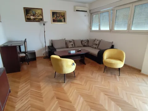 Izdavanje, jednosoban stan, 58m², Centar, Podgorica - image 1