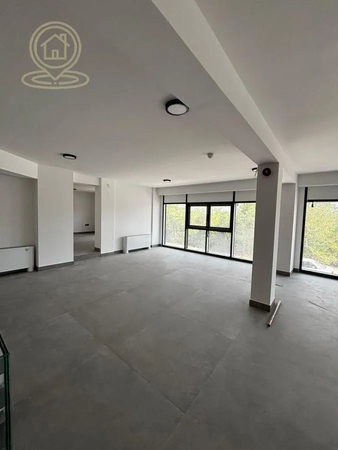 Rent, office space, 550m², Medijana, Niš