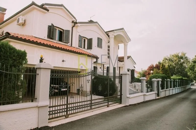 Prodaja, kuća, 460m², Zagorič, Podgorica