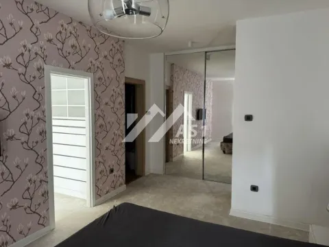 Izdavanje, četvorosoban stan, 136m², Centar, Novi Sad - image 6