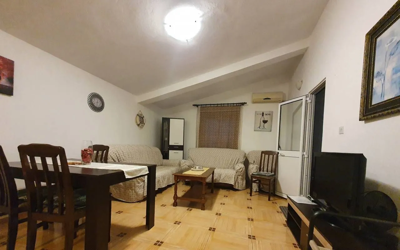 Rent, two bedroom apartment, 80m², Ilino, Bar