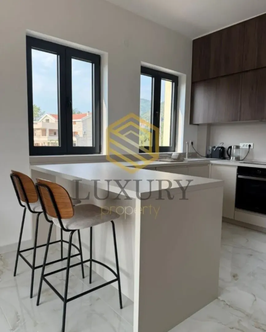 Izdavanje, jednosoban stan, 50m², Centar, Tivat