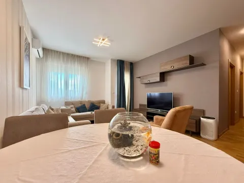 Prodaja, dvosoban stan, 63m², City Kvart, Podgorica - image 3