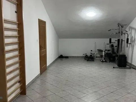 Rent, house, 400m², Zlatica, Podgorica - image 9