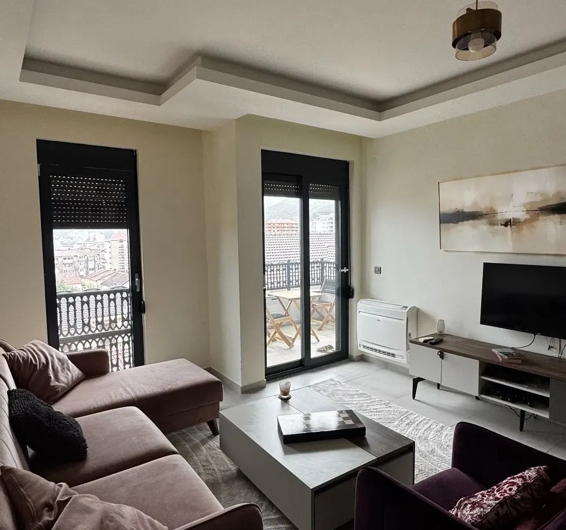 Izdavanje, dvosoban stan, 70m², Budva, Crna Gora