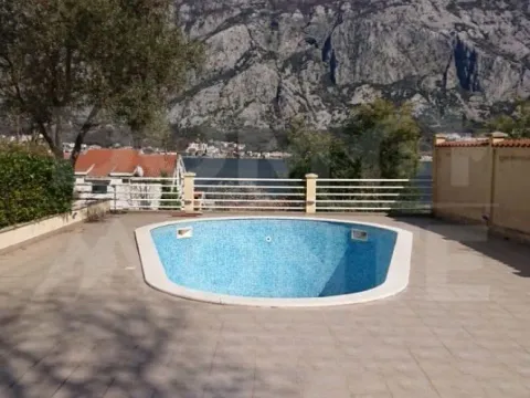 Izdavanje, dvosoban stan, 80m², Prčanj, Kotor - image 10