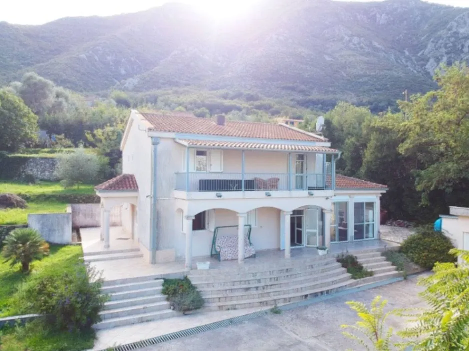 Sale, house, 320m², Prčanj, Kotor