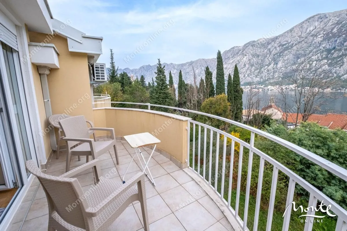 Prodaja, dvosoban stan, 83m², Prčanj, Kotor