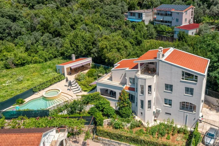 Sale, house, 466m², Mažina, Tivat