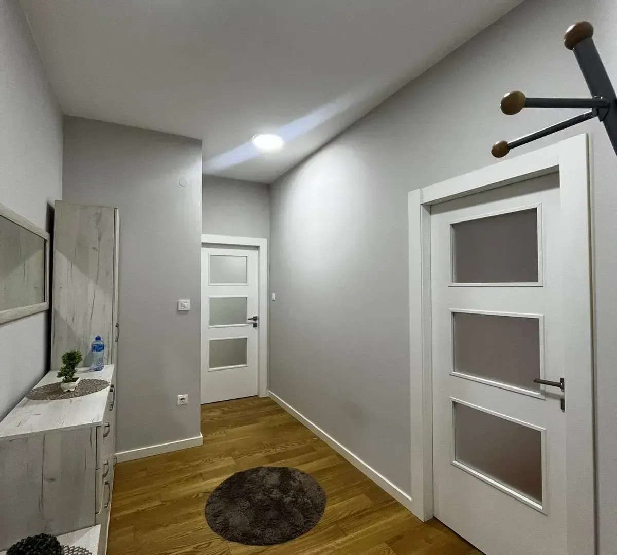 Izdavanje, dvosoban stan, 70m², Centar, Podgorica