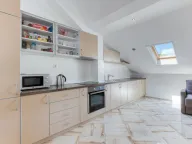 Izdavanje, dvosoban stan, 70m², Centar, Budva - image 8