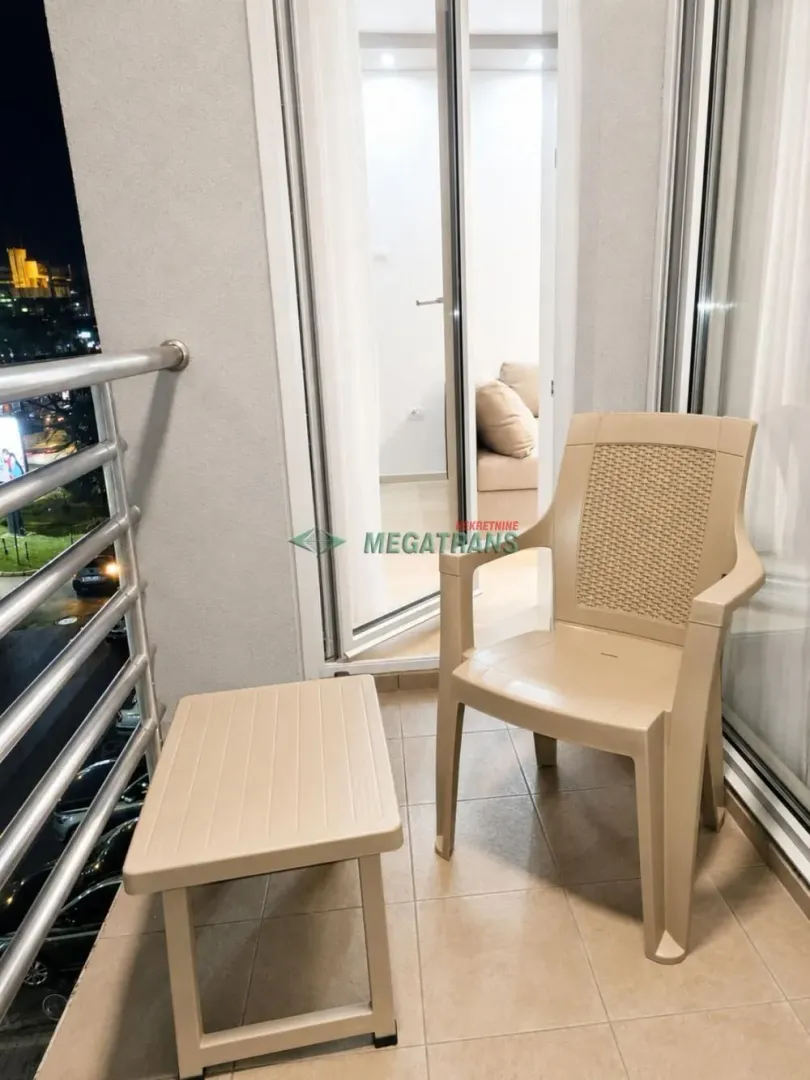 Izdavanje, dvosoban stan, 39m², Centar, Novi Sad