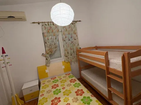 Izdavanje, dvosoban stan, 98m², Centar, Bar - image 8