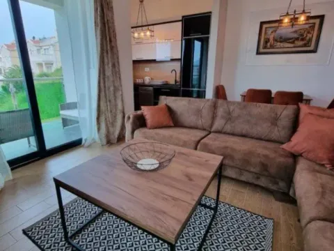 Prodaja, dvosoban stan, 72m², Bečići, Budva