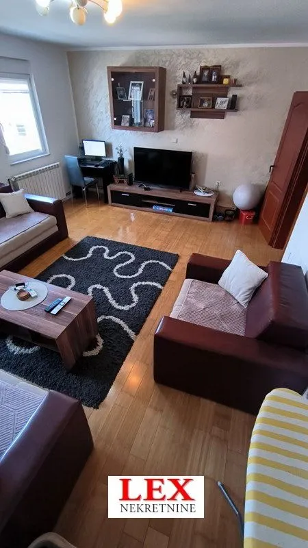 Sale, four bedroom apartment, 93m², Borča 1, Borča Sve Podlokacije