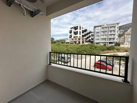 Rent, one bedroom apartment, 42m², Bečići, Budva - image 9