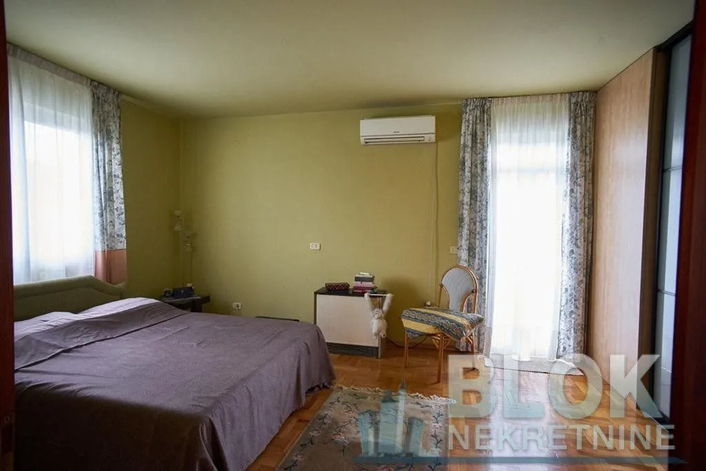 Prodaja, kuća, 300m², Gorica C, Podgorica