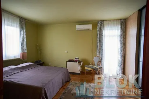 Prodaja, kuća, 300m², Gorica C, Podgorica - image 9