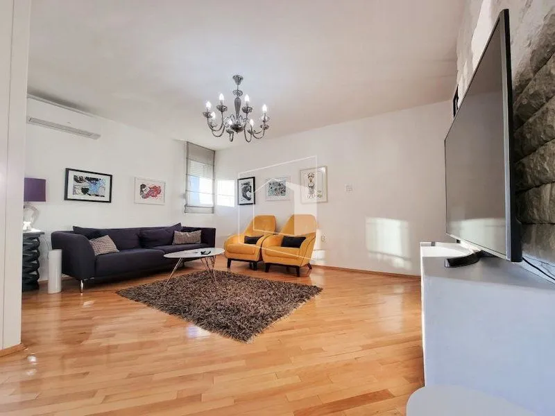 Izdavanje, stan, 105m², Blok 5, Podgorica