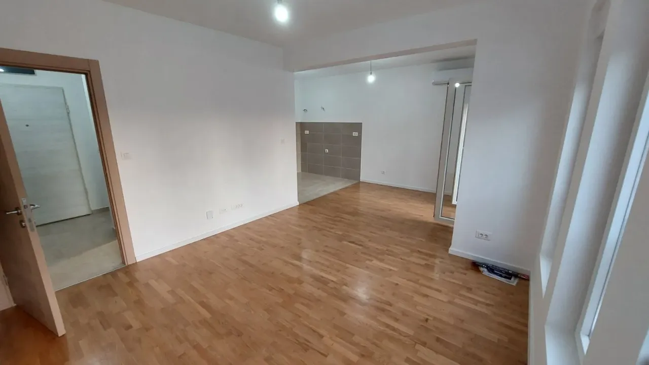 Izdavanje, dvosoban stan, 56m², Zabjelo, Podgorica