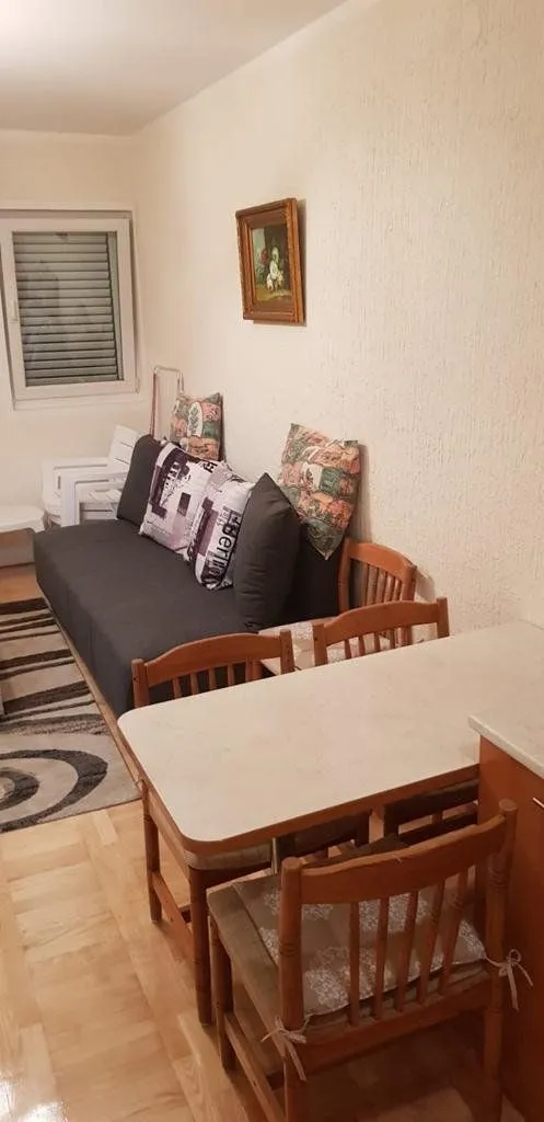Izdavanje, jednosoban stan, 40m², Budva, Crna Gora