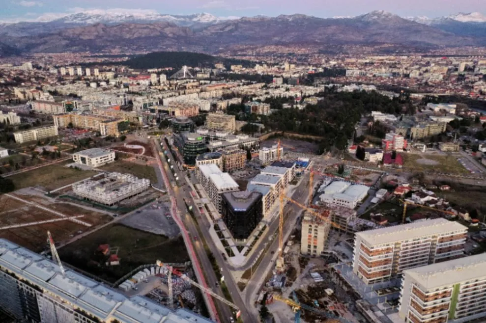 Izdavanje,  poslovni prostor, 300m2, Iza Capital Plaze, Podgorica