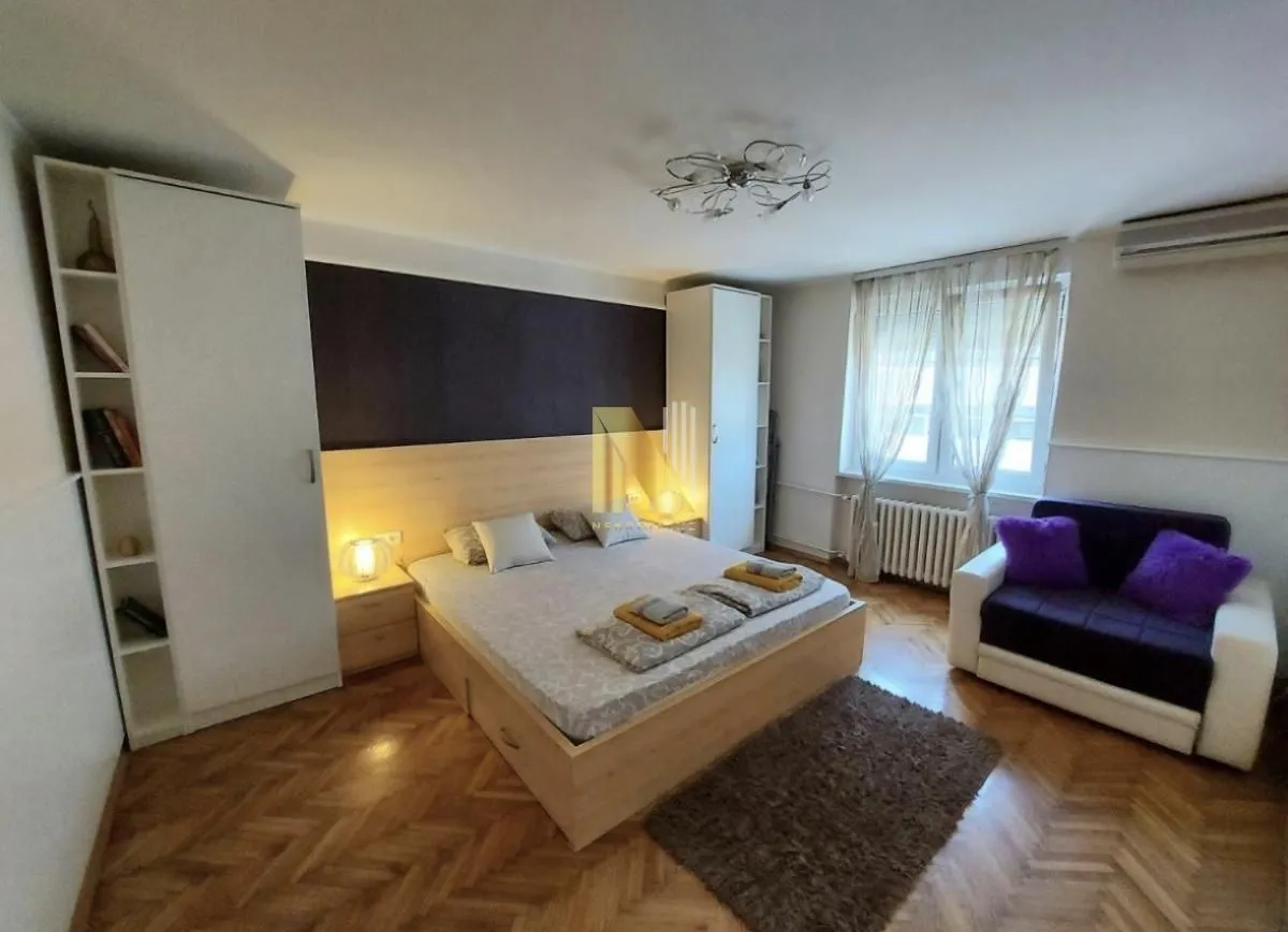 Izdavanje, dvosoban stan, 43m², Centar, Novi Sad
