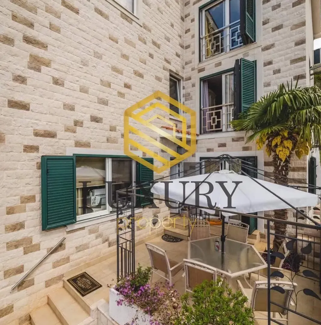 Rent, house, 230m², Bečići, Budva