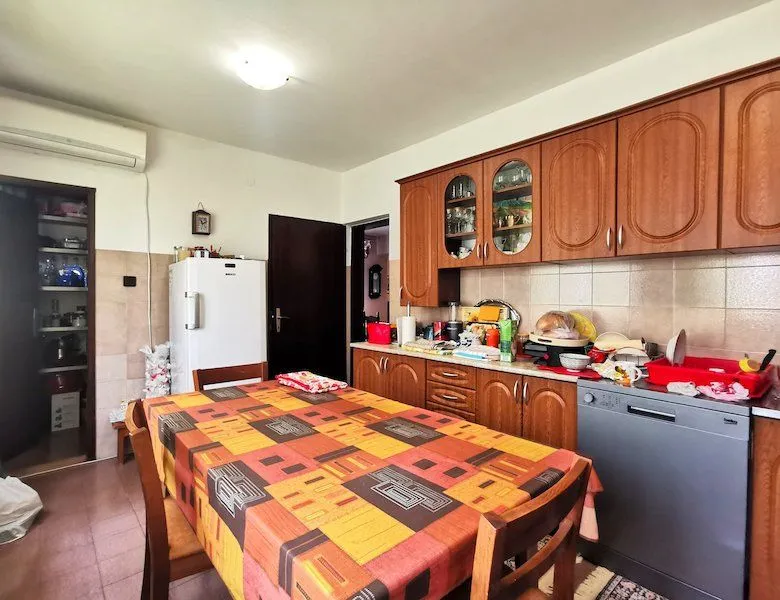 Prodaja, kuća, 160m², Masline, Podgorica