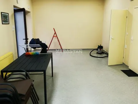 Izdavanje, poslovni prostor, 40m², Pančevo, Srbija - image 1