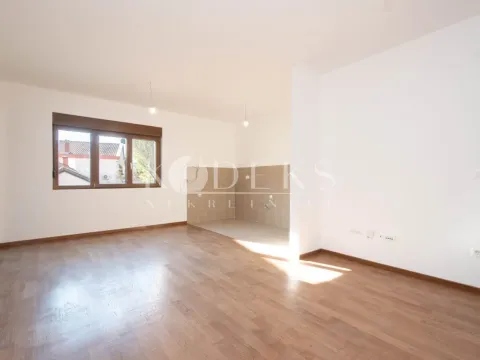 Rent, three bedroom apartment, 81m², Vezirov Most, Podgorica - image 2
