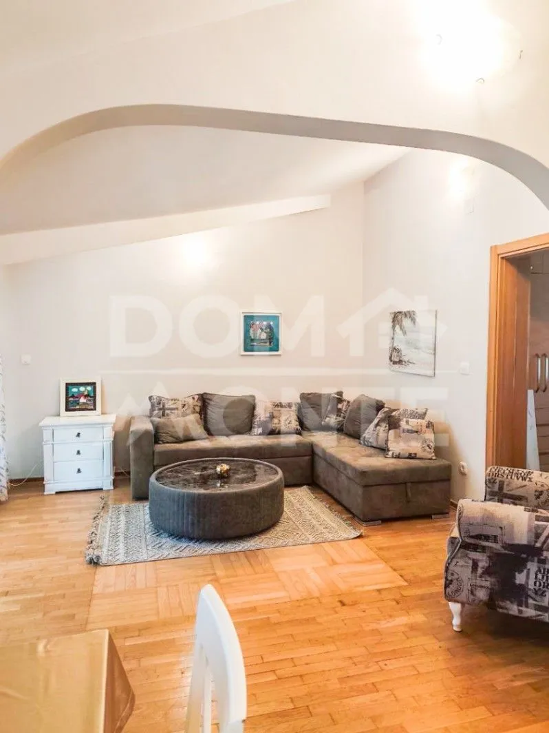 Izdavanje, dvosoban stan, 80m², Centar, Tivat