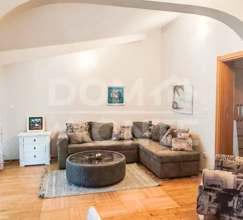 Izdavanje, dvosoban stan, 80m², Centar, Tivat
