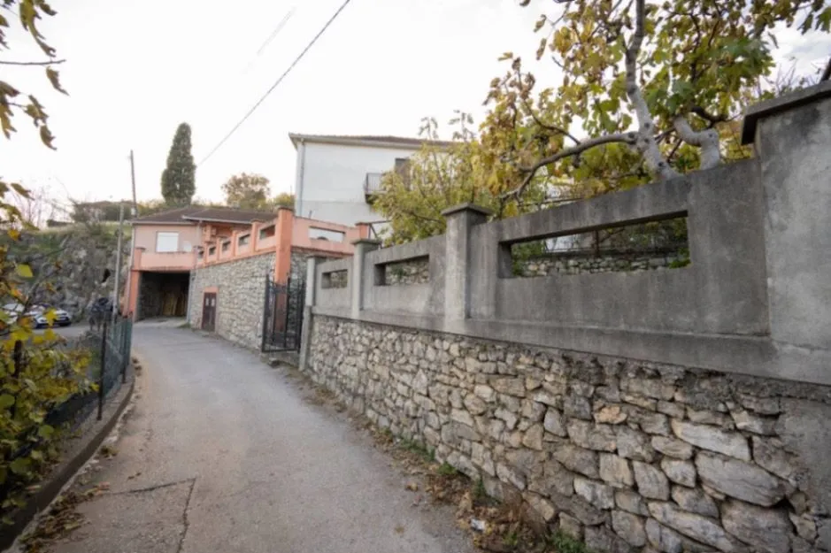 Sale, house, 240m², Momišići, Podgorica