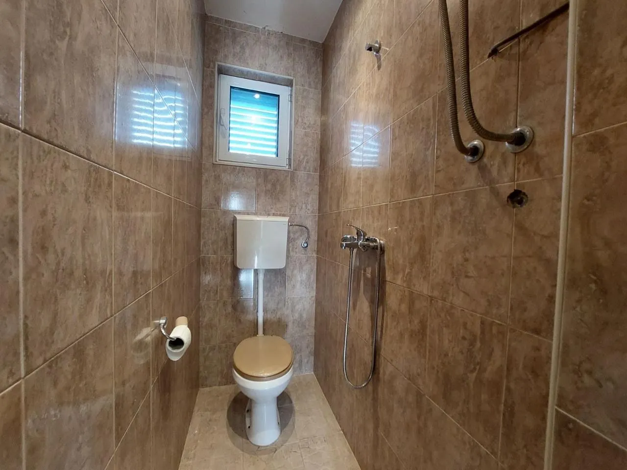 Izdavanje, poslovni prostor, 50m², Radanovići, Kotor