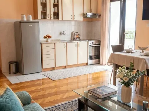 Izdavanje, dvosoban stan, 139m², Baošići, Herceg Novi - image 4